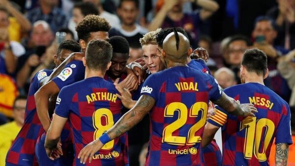 برشلونة يتصدر الدوري الإسباني مؤقتا بفوزه على إيبار