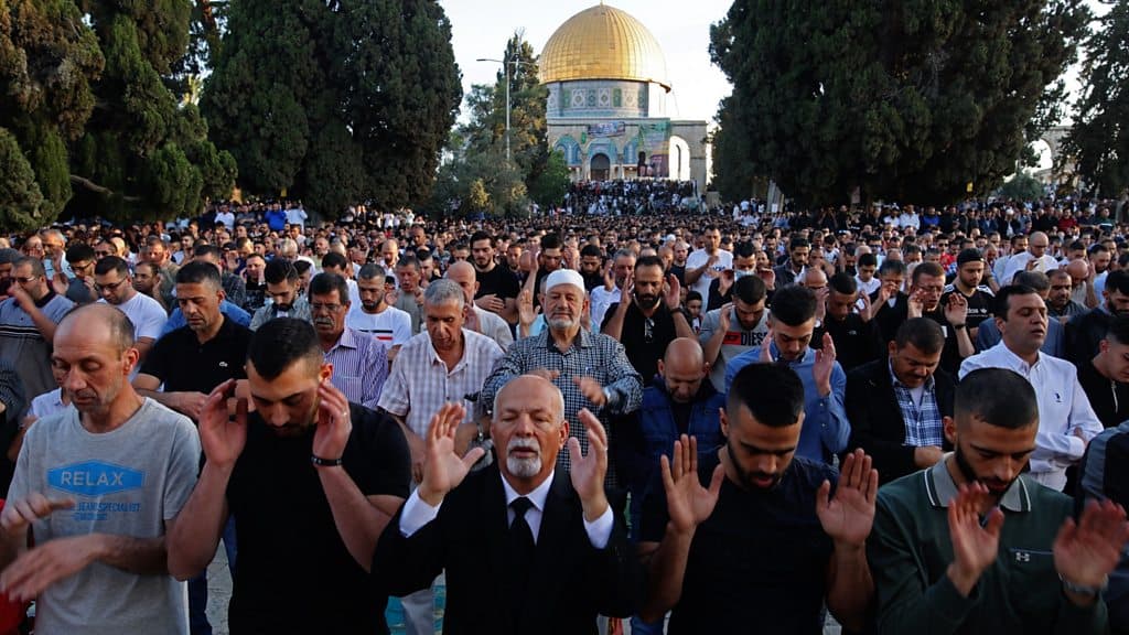 صلاة عيد الفطر المبارك في فلسطين
